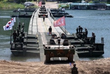 수중에선 은밀하게, 육상에선 더 빠르게… 軍, 3000t급 ‘안무함’·한국형 ‘수룡’ 전력화