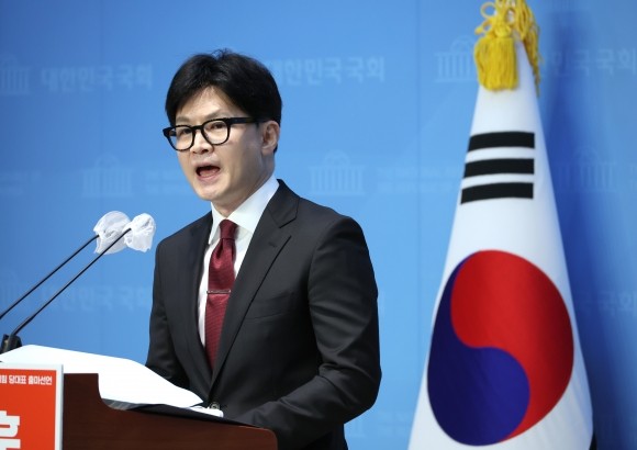 한동훈, 국립서울현충원 참배 후 국민의 마음을 얻어 미래를 함께 나아갈 것