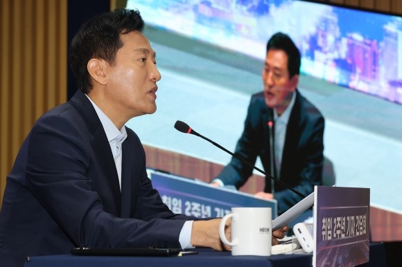 서울시, 광화문에 100m 태극기 설치 계획 철회 결정