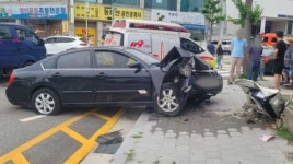강릉 회전교차로서 차량 돌진…6명 부상