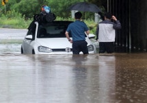 출근길 전동차 멈추고, 문화재 유실… 오늘 오전까지 최대 200㎜ 또 온다