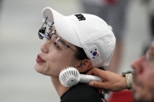 전 세계 홀린 ‘파리 명사수’ 김예지…14년 전에도 ‘킬러 눈빛’ 그대로네