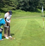 북한 골프장서 17년된 남한 골프채로 ‘나이스샷’ 날린 러 미녀 [포착]