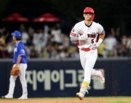 ‘38호 홈런 쾅’ 김도영, 40홈런-40도루 코앞까지…최다 득점 신기록도 작성