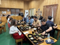 제주 고품격 여행으로의 초대… 동백마을서 기름짜고 김녕해녀들과 미식에 빠지고