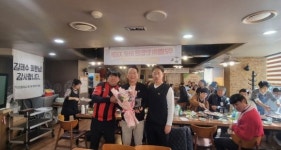 김태수 서울시의회 주택공간위원장, 석관중학교 축구부 학부모로부터 감사패 받아