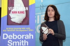 번역가 데버라 스미스 “‘소년이 온다’ 인세, 가자지구에 기부”