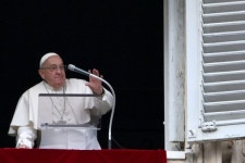 교황청 “성관계 멀리하는 게이는 신학교 입학 가능…‘이 경우’는 안 돼”