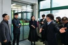 최호정 서울시의회 의장, 4월로 개학 미뤄진 북성초등학교 긴급 방문…“개학 당길 수 있는 방법 모색해 달라”