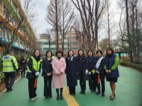 이새날 서울시의원, 언북초등학교 교통안전 캠페인 동참