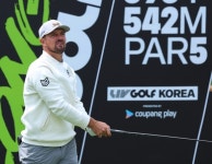 ‘대체 선수’ 김민규, LIV 골프 코리아 첫날 공동 9위…디섐보·구치 공동 선두