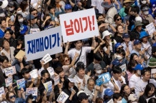 ‘재매이가 남이가!’