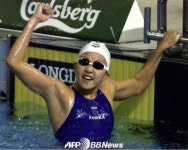 “5·18은 폭동”이라던 ‘90년대 인어공주’…고발당하자 사과