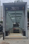 이새날 서울시의원, 학동역 7번 출입구 캐노피 설치 완료…시민 안전·편의 향상 기여
