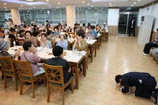 김용일 서울시의원, 북가좌1동 삼계탕 나눔 행사 참석