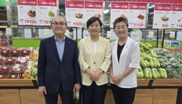 유정희 서울시의원, 서울 서남부농협 하나로마트서 여름철 농축산물 할인지원 현장점검