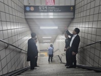 김용호 서울시의원, 6호선 삼각지역 출입구 캐노피 설치 민원 해소 위해 현장방문 및 점검