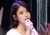 데뷔 17주년 아이유, 2억원 기부