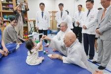 “조계종의 사회적 역할 확대할 것”…총무원장 취임 3년 진우 스님, 광폭 자비 행보