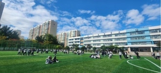 이새날 서울시의원, 압구정중학교 인조잔디구장 개장… “학생들의 건강한 학교생활 기대”