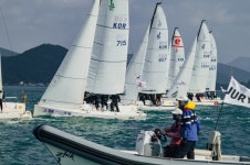 ‘남해안 풍광 곁에 끼고’…경남 고성 당항포서 도지사배 전국요트대회