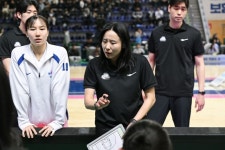안 풀리네…신한은행, 뒷심부족으로 5점차 이내 승부서 8전 전패