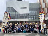 일본이 건립한 순천 조곡동 철도관사마을에 ‘태극기 물결’