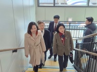 ‘강동엄마’ 박춘선 서울시의원, 강빛초 모듈러 교실 설치 현장 최종 점검