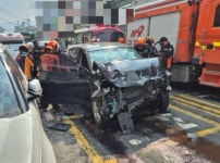 보령서 SUV·시내버스 추돌…70대 부부 숨지고 5명 부상