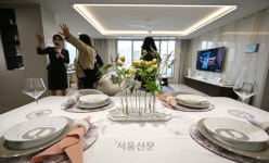 “와우~ 드레스룸 잘 빠졌네”…‘호반써밋 시흥거모’ 견본주택 구름인파