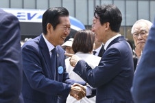 정청래-김민석, 당권 경쟁 앞두고 ‘반가운 조우?’