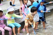 도심 속 무료 피서지, 성내천 물놀이장 개장