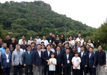 노무현 묘역 참배한 김민석, “만감 교차…몹시 그리운 분”