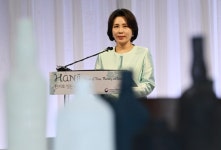 이번엔 ‘한복’ 대신 ‘한지’ 홍보 나선 김혜경 여사 “유네스코 인류무형유산 등재되길”