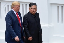 “트럼프, 11월 선전 APEC 계기 김정은과 회담 추진”