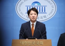 이준석, 개혁신당 대표 사퇴…“자강·쇄신안, 당내 호응 얻지 못해”