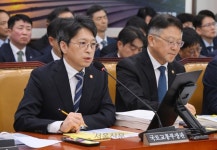 국감 답변하는 홍지선 장관