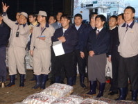 [포토뉴스] 공동어시장 방문한 시장
