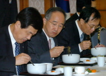 부산방직(구내식당) | [포토뉴스] '밥먹고 합시다'