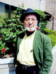 칸이 그들을 주목했다