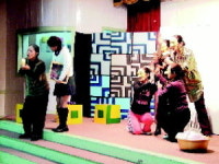 [연극.무용] 연극 새는 둥지에서 날개짓을 배운다