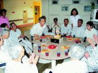 [포토뉴스] 입원 어르신 생신맞이 행사