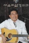 [다른 삶 다른 현장] 병원 휴식공간서 5년째 음악회 연 새우리신경외과 박권희 원장