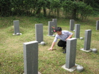 초라한 국군묘지 쉬지못한 영령들… ·