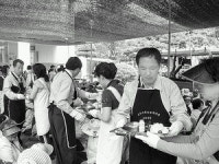 [포토뉴스] 노인 급식 봉사활동