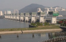 낙동강 하구둑 물길 트나