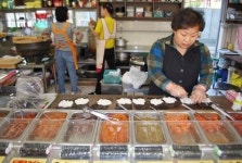 김밥의 맛 속으로-어머니 사랑이 꼭꼭 말려 있어요