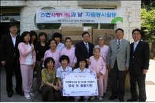 [포토뉴스] 노인요양원 방문 성금·물품