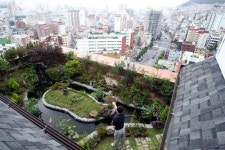 [그린시티 부산] 빌딩 숲 13층 옥상에 하얀 전원주택