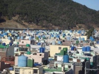 옥상 물탱크에 별빛 반짝반짝